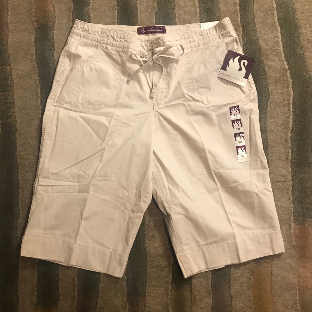 Gloria Vanderbilt Bermuda Shorts -Size 16